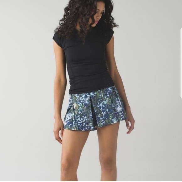 Lululemon City Summers shorts - Picture 1 of 2